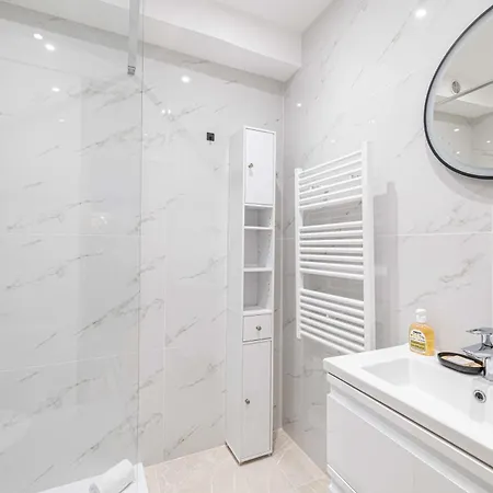 Le Center Avec Joli Balcon Et Parking Pour Un Sejour * Cannes