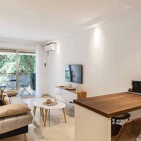 Apartment Le Center Avec Joli Balcon Et Parking Pour Un Sejour