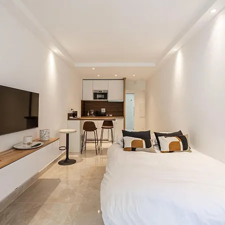 Le Center Avec Joli Balcon Et Parking Pour Un Sejour Cannes