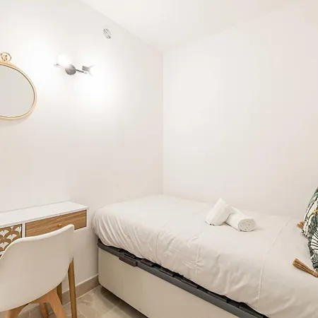 Apartment Le Center Avec Joli Balcon Et Parking Pour Un Sejour